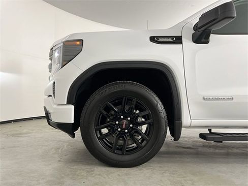 Used 2025 GMC Sierra 1500 Elevation image 33
