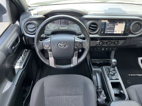 Used 2018 Toyota Tacoma TRD Sport w/ Technology Package image 18