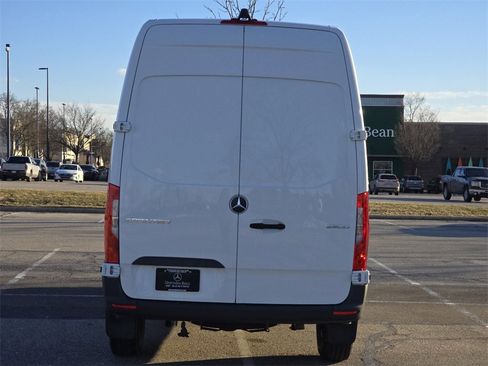 Used 2025 Mercedes-Benz Sprinter 2500 image 10