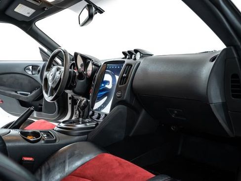 Used 2018 Nissan 370Z NISMO image 21