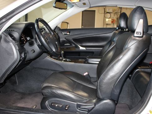 Used 2010 Lexus IS 350C w/ Luxury Pkg RWD image 10