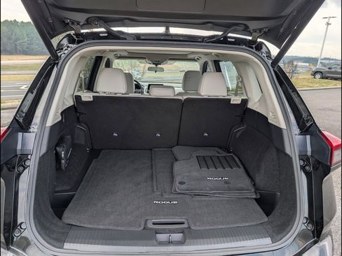 Used 2026 Nissan Rogue SV w/ SV Premium Package image 19