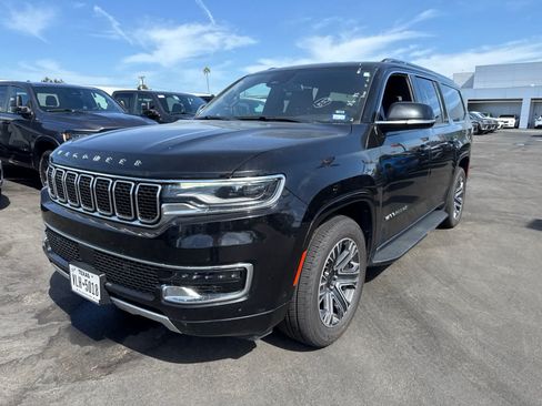Used 2024 Jeep Wagoneer L Series II w/ Flexible Seating Group RWD image 1