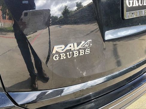 Used 2018 Toyota RAV4 LE image 42