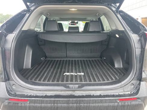 Used 2022 Toyota RAV4 XLE Premium AWD/4WD image 32