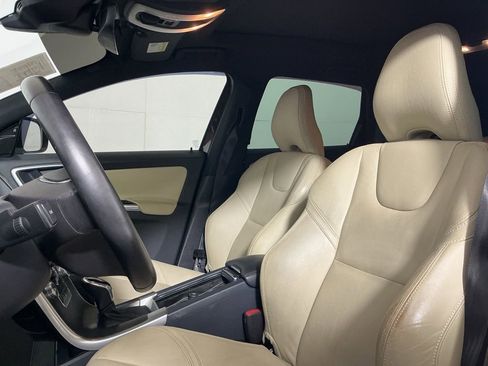 Used 2015 Volvo XC60 T5 Premier w/ Proximity Package image 21