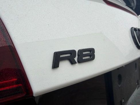 Used 2011 Audi R8 V10 image 7