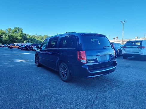 Used 2017 Dodge Grand Caravan SXT w/ Driver Convenience Group FWD image 3