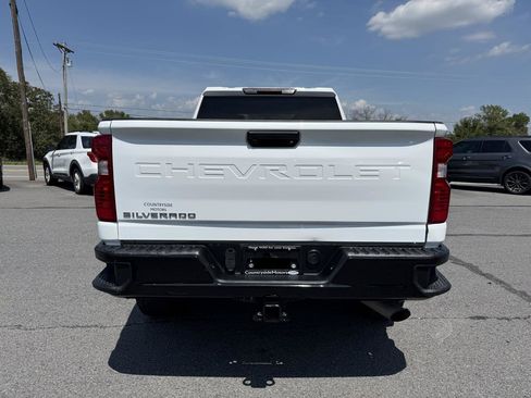 Used 2023 Chevrolet Silverado 2500 Custom AWD/4WD image 5