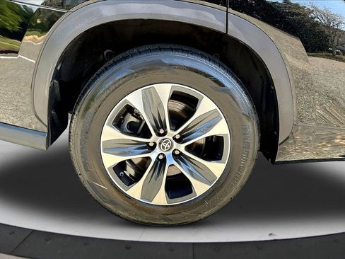 Used 2022 Toyota Highlander XLE image 36