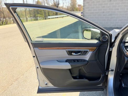 Used 2018 Honda CR-V Touring image 16