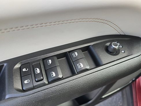 Used 2022 Jeep Compass Limited image 27