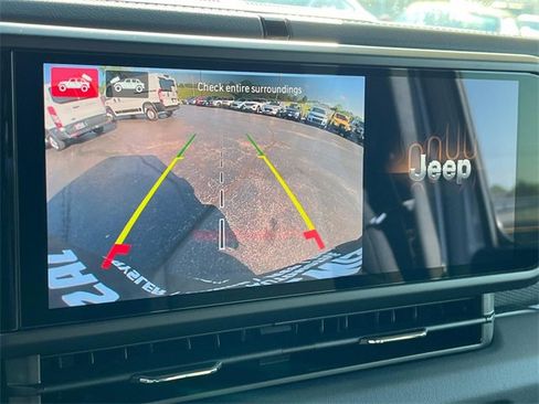 New 2024 Jeep Wrangler Unlimited Rubicon w/ Technology Group image 28