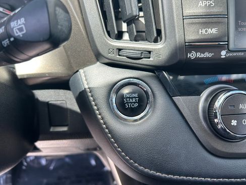 Used 2015 Toyota RAV4 Limited AWD/4WD image 18