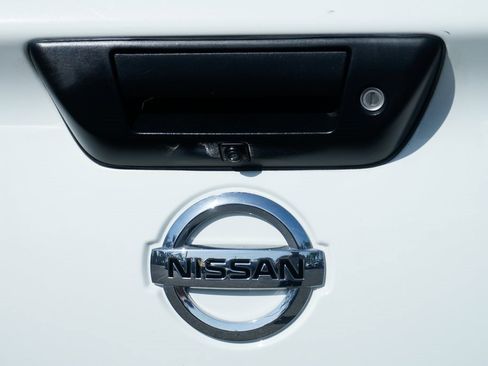 Used 2021 Nissan Titan SV image 39