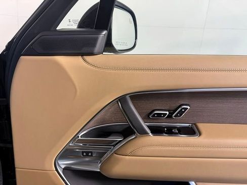 New 2026 Land Rover Range Rover Long Wheelbase SE image 18