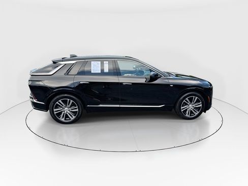 Used 2025 Cadillac Lyriq Luxury RWD image 9