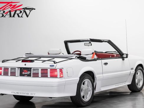 Used 1992 Ford Mustang GT RWD image 5