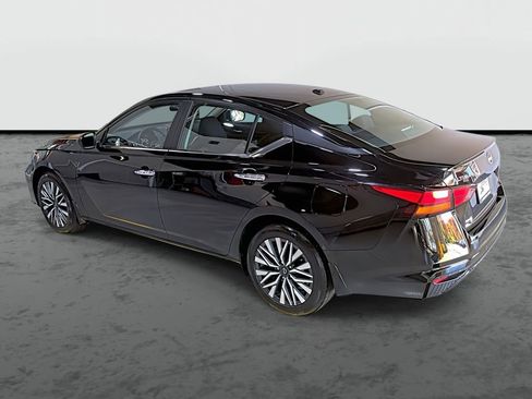 Certified 2024 Nissan Altima 2.5 SV image 2