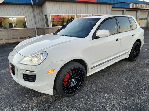 Used 2010 Porsche Cayenne GTS image 2