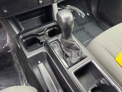 Used 2016 Toyota Tacoma SR image 14