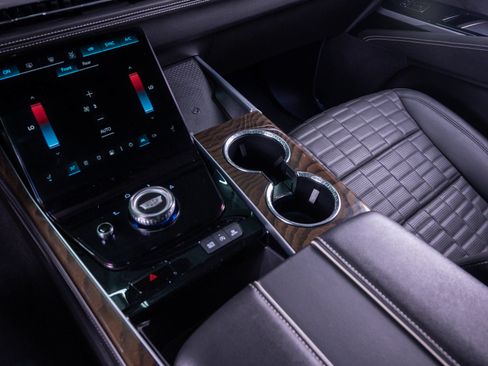 Used 2025 Cadillac Escalade Sport Platinum w/ LPO, Floor Liner Package AWD/4WD image 29