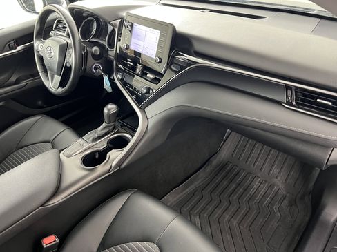 Used 2024 Toyota Camry SE image 23