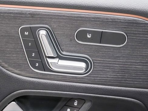 Certified 2022 Mercedes-Benz GLB 250 image 28