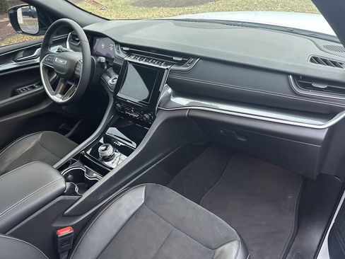 Used 2023 Jeep Grand Cherokee Altitude image 27