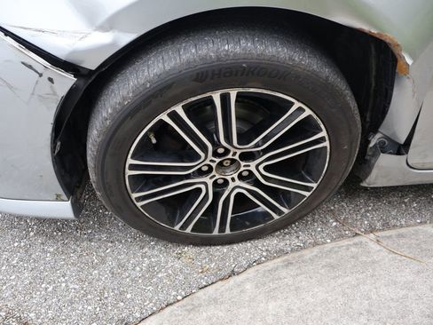 Used 2016 Toyota Camry SE image 4