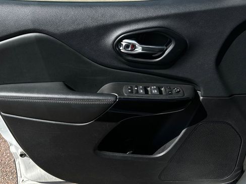 Used 2023 Jeep Cherokee Altitude Lux image 24