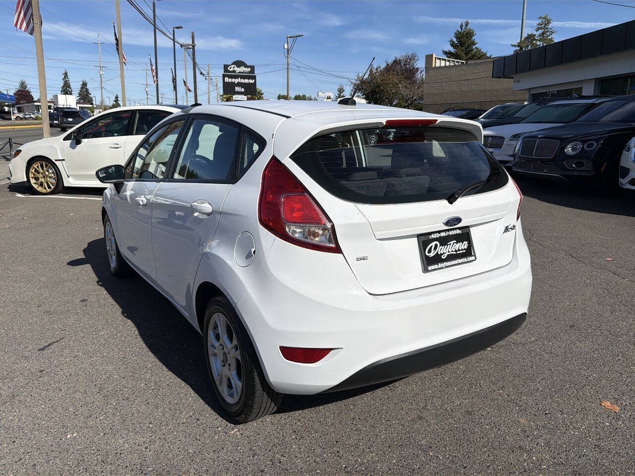 Used 2015 Ford Fiesta SE FWD image 3