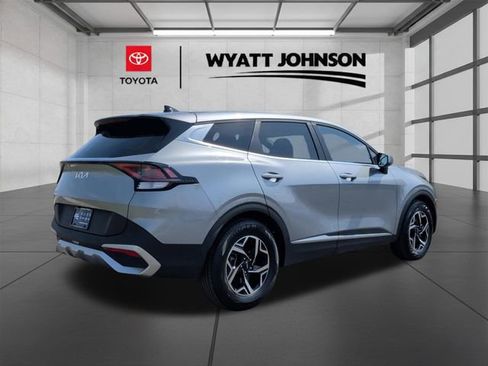 Used 2024 Kia Sportage LX image 5