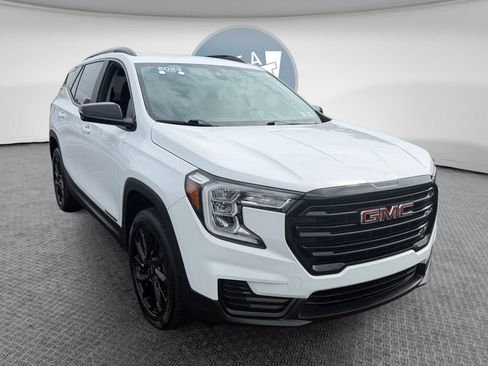 Used 2023 GMC Terrain SLE w/ Driver Convenience Package AWD/4WD image 1