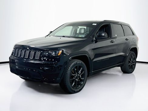 Used 2021 Jeep Grand Cherokee Laredo X AWD/4WD image 1