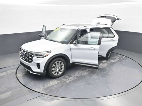 Used 2025 Ford Explorer Platinum RWD image 46