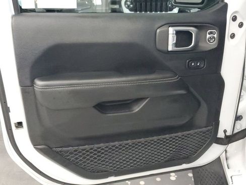 Used 2018 Jeep Wrangler Unlimited Sahara image 20