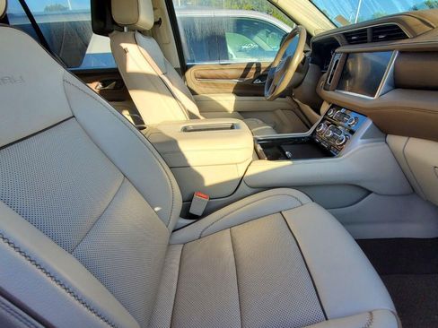 Used 2021 GMC Yukon Denali w/ Denali Ultimate Package AWD/4WD image 4