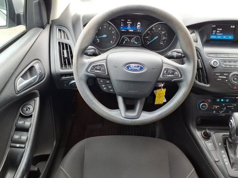 Used 2018 Ford Focus SE FWD image 5