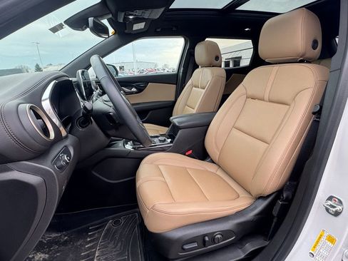 Used 2024 Chevrolet Blazer Premier image 9