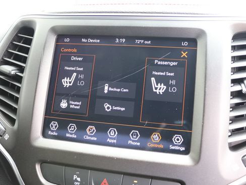 Used 2021 Jeep Cherokee Trailhawk AWD/4WD image 13