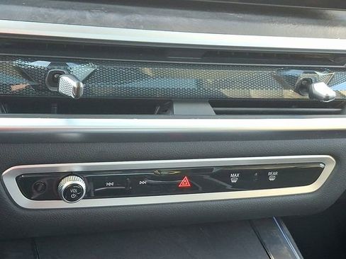 Certified 2025 BMW X7 xDrive40i image 15