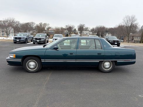 Used 1995 Cadillac De Ville Sedan image 2