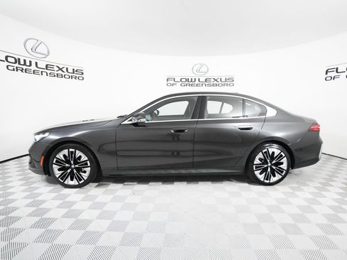 Used 2024 BMW 530i xDrive w/ Premium Package AWD/4WD image 4