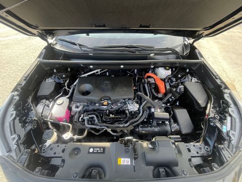 Used 2025 Toyota RAV4 LE image 31