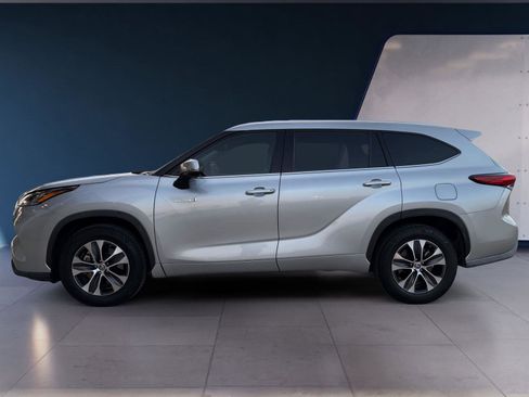 Used 2020 Toyota Highlander XLE image 2