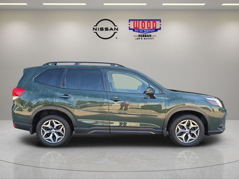 Used 2023 Subaru Forester Premium AWD/4WD image 2
