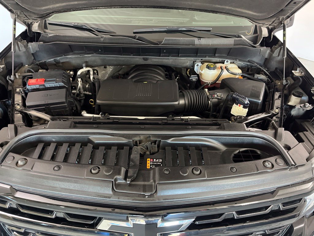 Used 2023 Chevrolet Silverado 1500 RST w/ Redline Edition AWD/4WD image 9