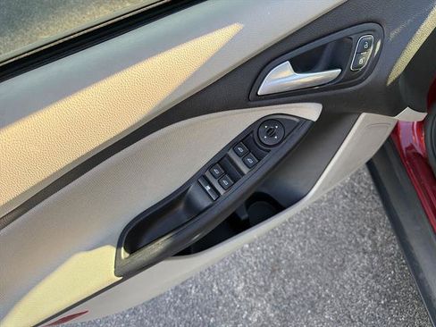 Used 2017 Ford Focus SE image 15