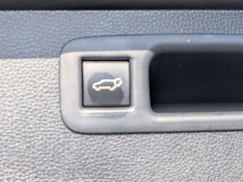 Used 2022 Toyota Highlander XSE FWD image 13